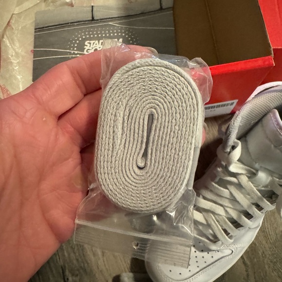 AIR JORDAN 1 RETRO HIGH '85
"Neutral Grey" size 6.5 MEN/ 8 WOMEN - Picture 9 of 14